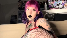 Amateur brunette chick toying her ass and pussy on webcam