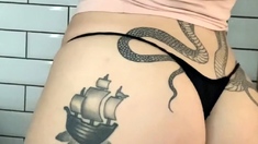amateur amali2015 flashing ass on live webcam