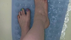 Amateur Foot Fetish Girlfriend Sucks and gives a Footjob
