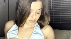 Webcam fun mature brunette with toys cum on cam