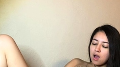 Webcam fun mature brunette with toys cum on cam