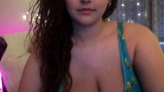 Love Chat Big Boobs Brunette Masturbating For Cam