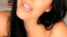 Brunette Amateur Milf Masturbates
