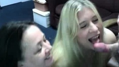 Threesome play on cam