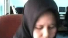 indonesia- ibu jilbab tudung depan webcam